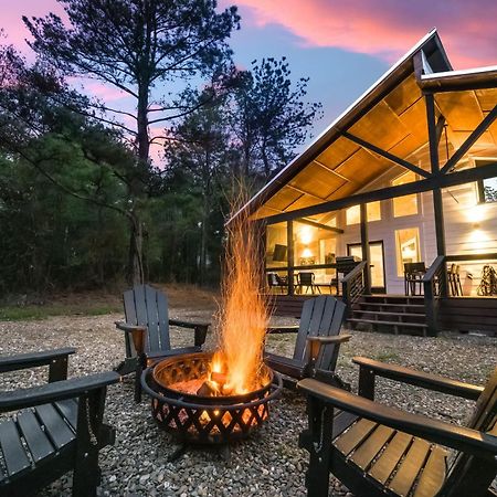 New Farmhouse-Chic Cabin With Hot Tub & Firepit 布罗肯鲍 外观 照片