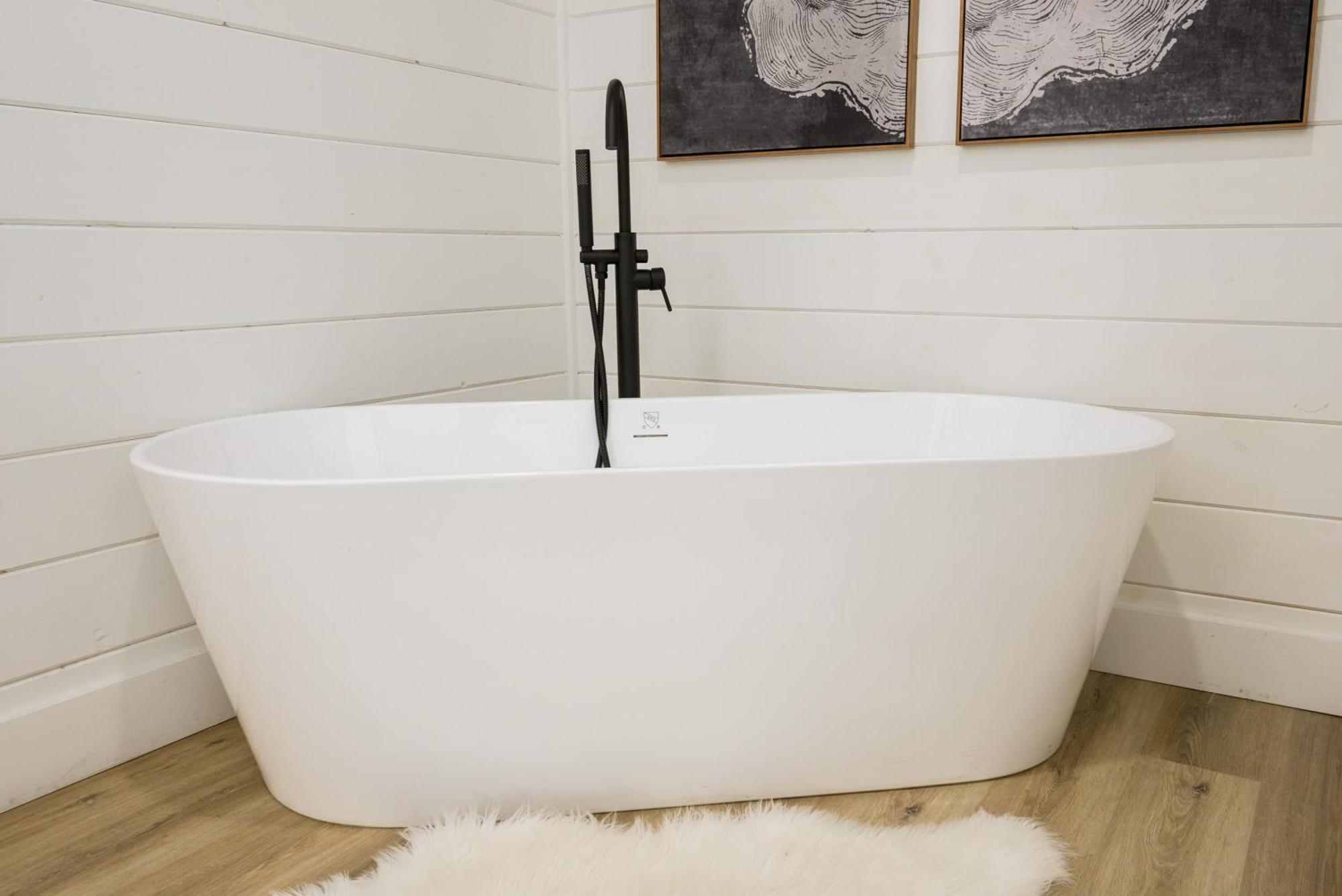 New Farmhouse-Chic Cabin With Hot Tub & Firepit 布罗肯鲍 外观 照片
