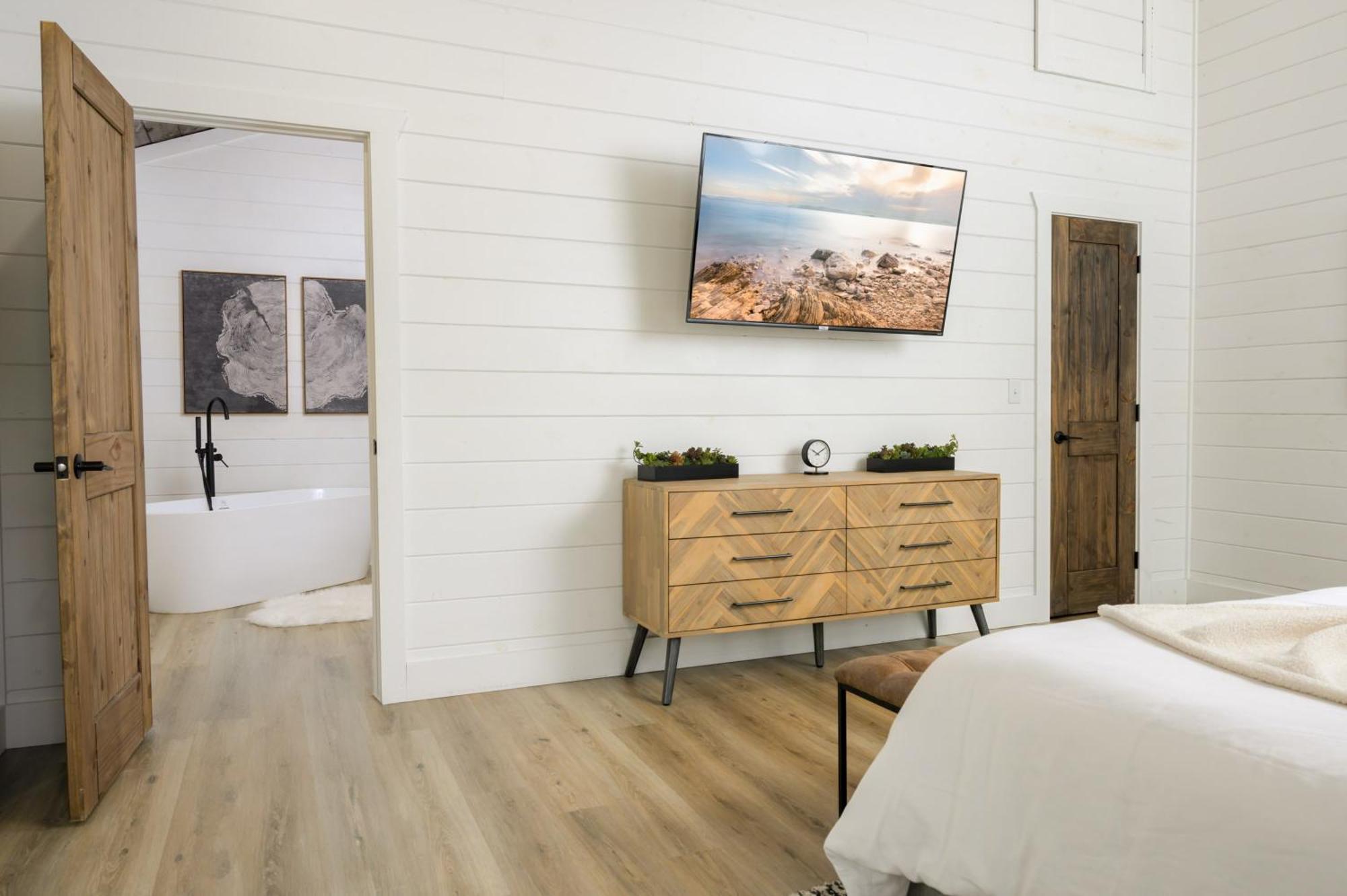 New Farmhouse-Chic Cabin With Hot Tub & Firepit 布罗肯鲍 外观 照片