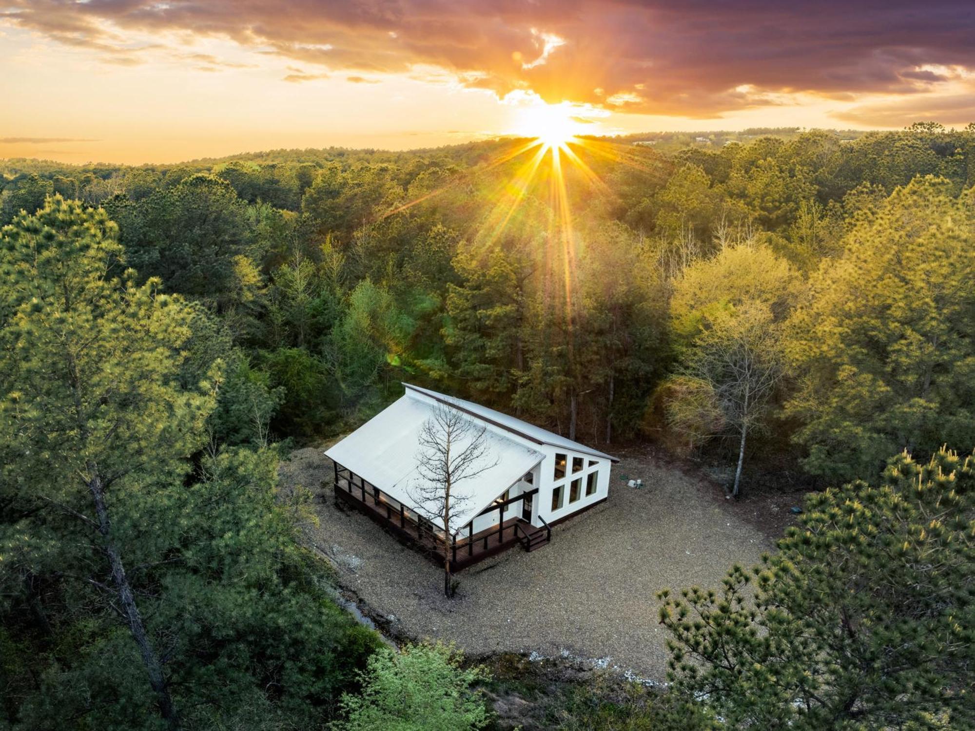 New Farmhouse-Chic Cabin With Hot Tub & Firepit 布罗肯鲍 外观 照片
