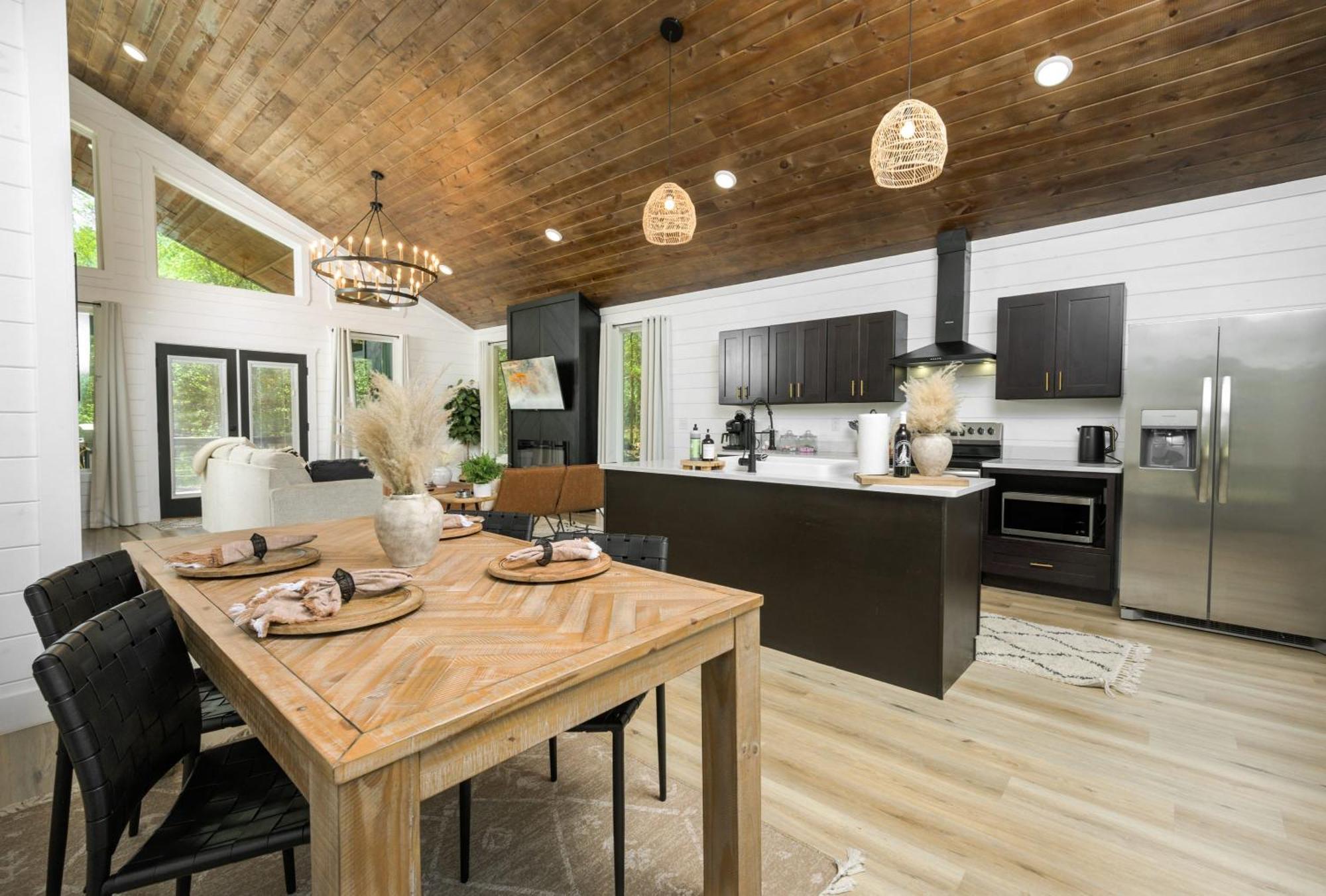 New Farmhouse-Chic Cabin With Hot Tub & Firepit 布罗肯鲍 外观 照片